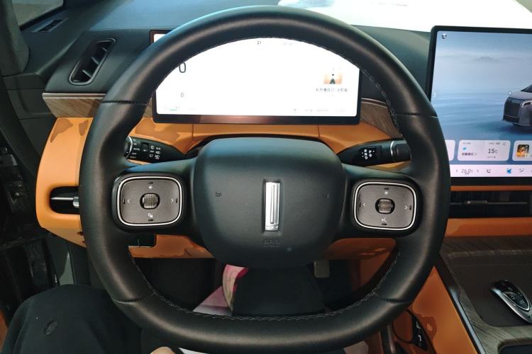 Used Wey Gaoshan 2025 Four-Wheel Drive Alpine 8 Steering Wheel