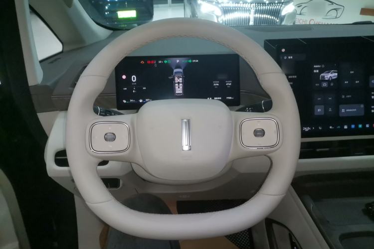Used Wey Gaoshan 2025 Four-Wheel Drive Alpine 8 Steering Wheel