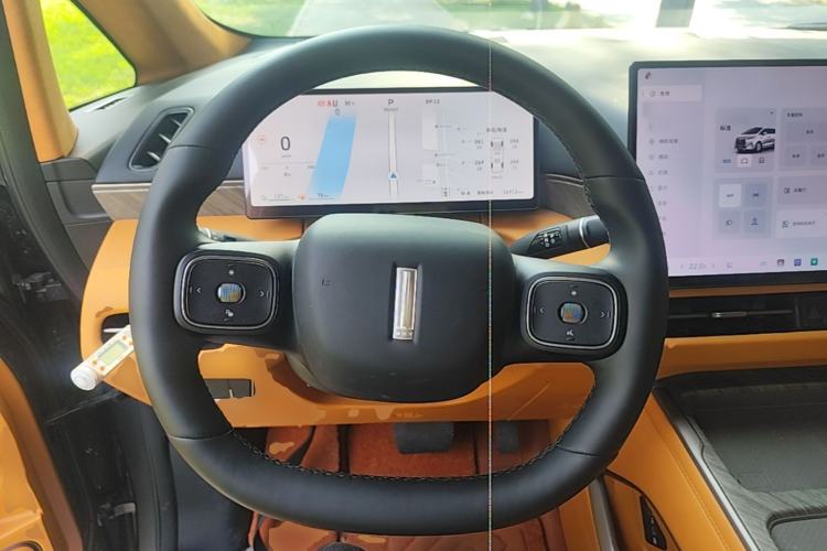 Used Wey Gaoshan 2025 Four-Wheel Drive Alpine 8 Steering Wheel