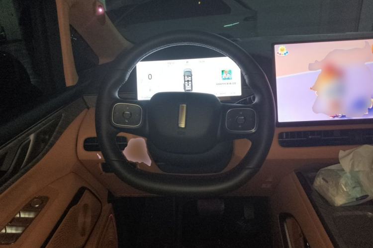 Used Wey Gaoshan 2025 Four-Wheel Drive Alpine 8 Steering Wheel