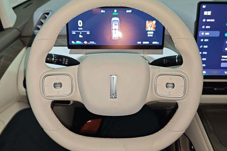 Used Wey Gaoshan 2025 Four-Wheel Drive Alpine 8 Steering Wheel