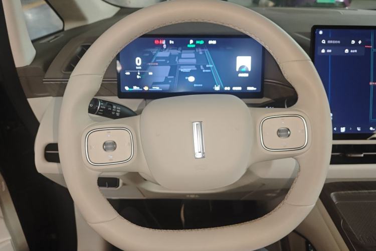Used Wey Gaoshan 2025 Four-Wheel Drive Alpine 8 Steering Wheel