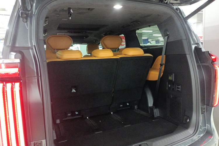 Used Wey Gaoshan 2025 Four-Wheel Drive Alpine 8 Trunk