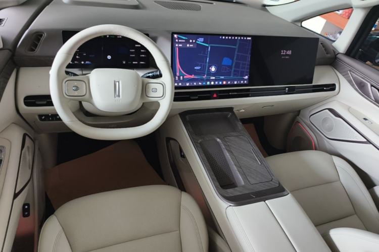 Used Wey Gaoshan 2025 Four-Wheel Drive Alpine 9 Center Console