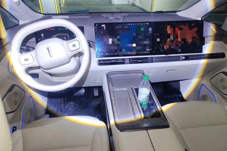 Used Wey Gaoshan 2025 Four-Wheel Drive Alpine 9 Center Console