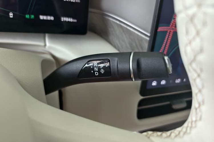 Used Wey Gaoshan 2025 Four-Wheel Drive Alpine 9 Gear Lever