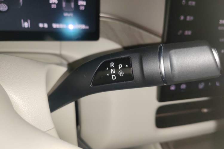 Used Wey Gaoshan 2025 Four-Wheel Drive Alpine 9 Gear Lever