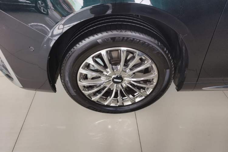 Used Wey Gaoshan 2025 Four-Wheel Drive Alpine 9 Left Front Wheel Hub