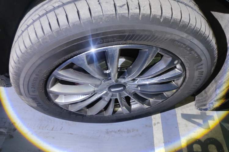 Used Wey Gaoshan 2025 Four-Wheel Drive Alpine 9 Right Front Wheel Hub