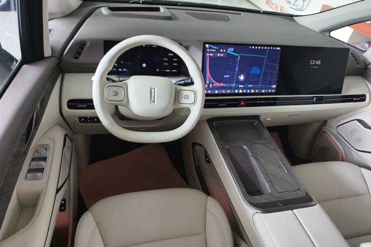 Used Wey Gaoshan 2025 Four-Wheel Drive Alpine 9 Steering Wheel