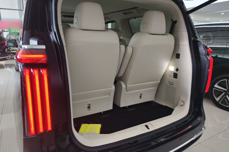 Used Wey Gaoshan 2025 Four-Wheel Drive Alpine 9 Trunk