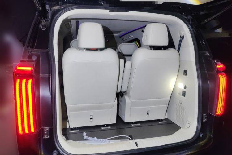 Used Wey Gaoshan 2025 Four-Wheel Drive Alpine 9 Trunk