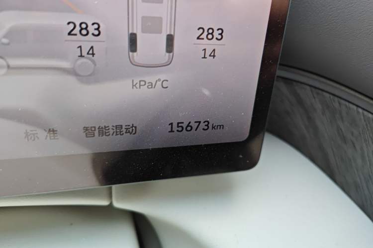 Used Wey Gaoshan 2025 Model Four-Wheel Drive Gao Shan 7 Odometer Close Up