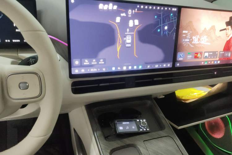 Used Wey Gaoshan 2025 Four-Wheel Drive Alpine 8 Audio And AC Panel