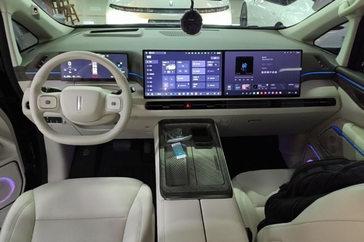 Used Wey Gaoshan 2025 Four-Wheel Drive Alpine 8 Center Console