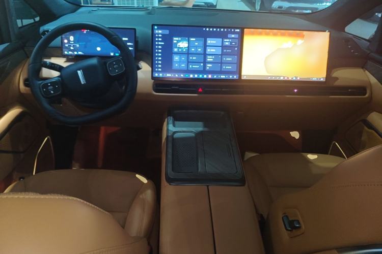 Used Wey Gaoshan 2025 Four-Wheel Drive Alpine 8 Center Console
