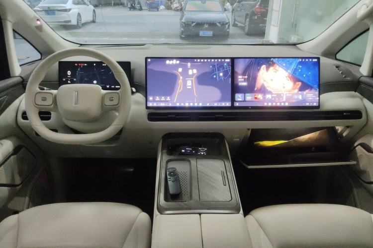 Used Wey Gaoshan 2025 Four-Wheel Drive Alpine 8 Center Console