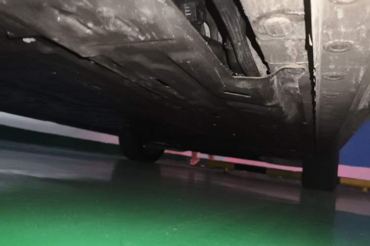 Used Wey Gaoshan 2025 Four-Wheel Drive Alpine 8 Chassis Front Left