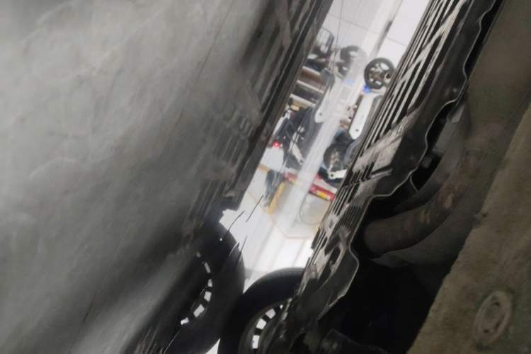 Used Wey Gaoshan 2025 Four-Wheel Drive Alpine 8 Chassis Front Right