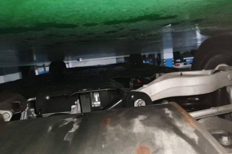 Used Wey Gaoshan 2025 Four-Wheel Drive Alpine 8 Chassis Rear