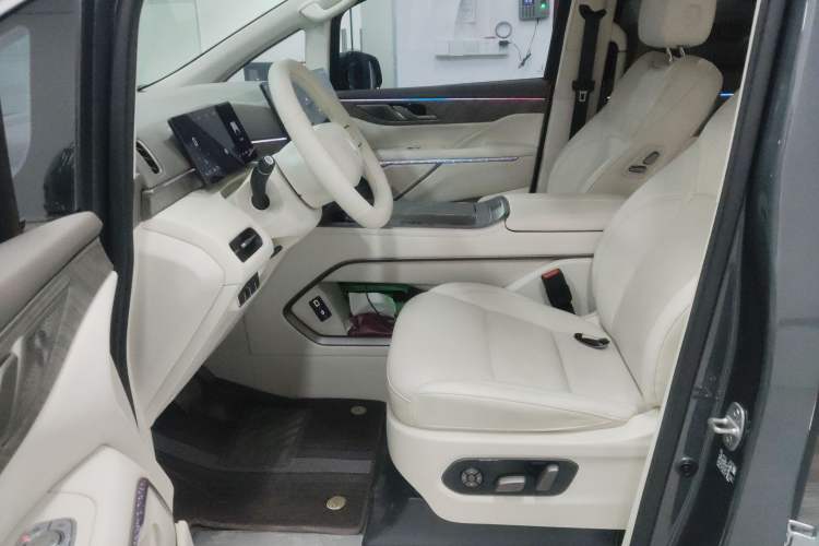 Used Wey Gaoshan 2025 Four-Wheel Drive Alpine 8 Driver Seat