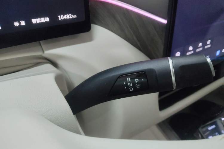 Used Wey Gaoshan 2025 Four-Wheel Drive Alpine 8 Gear Lever