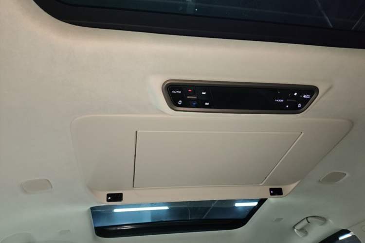 Used Wey Gaoshan 2025 Four-Wheel Drive Alpine 8 Headliner