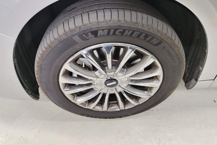 Used Wey Gaoshan 2025 Four-Wheel Drive Alpine 8 Left Front Wheel Hub