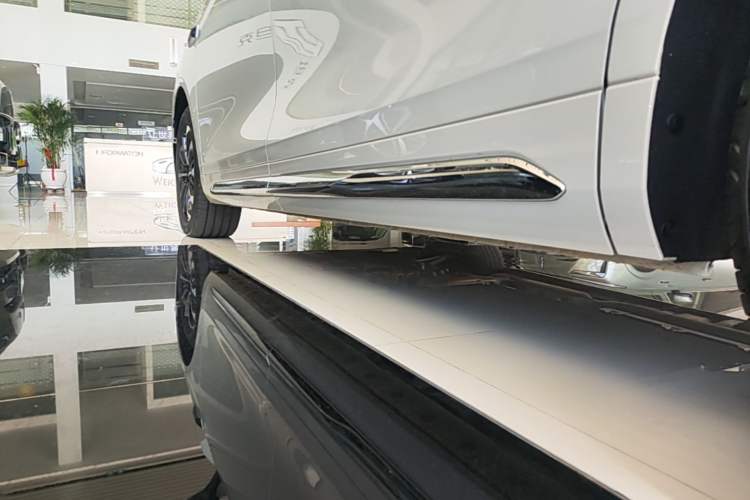 Used Wey Gaoshan 2025 Model Four-Wheel Drive Gao Shan 7 Left Side Sill