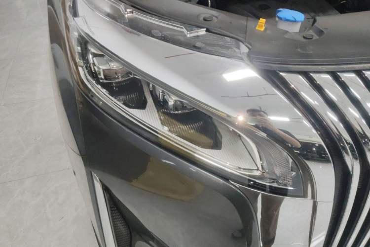 Used Wey Gaoshan 2025 Four-Wheel Drive Alpine 8 Right Front Headlight