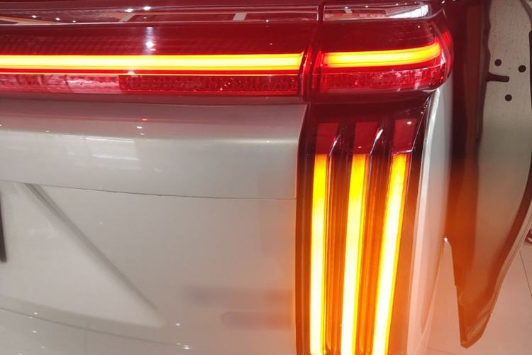 Used Wey Gaoshan 2025 Four-Wheel Drive Alpine 8 Right Rear Taillight