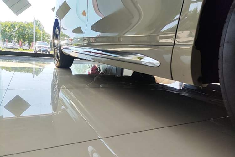Used Wey Gaoshan 2025 Model Four-Wheel Drive Gao Shan 7 Right Side Sill