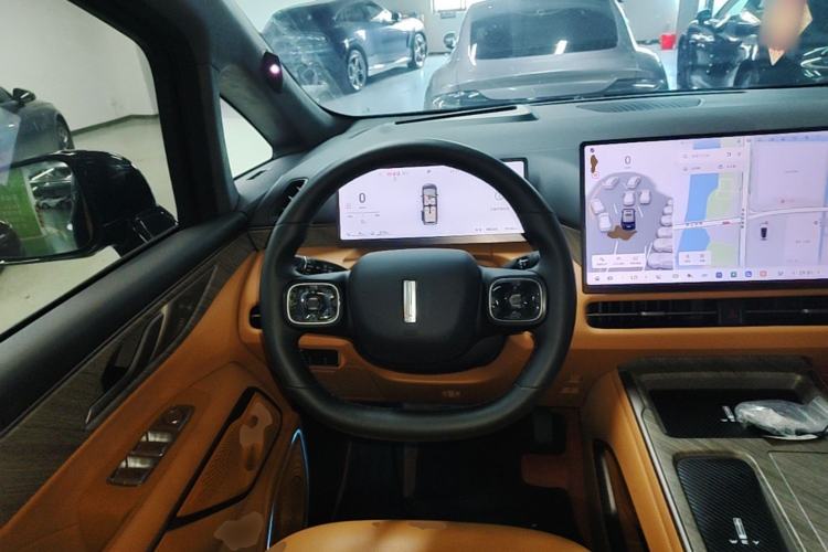 Used Wey Gaoshan 2025 Four-Wheel Drive Alpine 8 Steering Wheel
