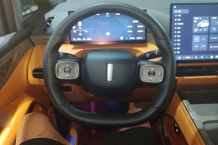 Used Wey Gaoshan 2025 Four-Wheel Drive Alpine 8 Steering Wheel