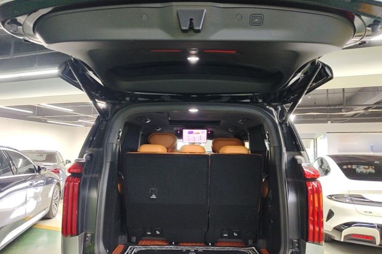 Used Wey Gaoshan 2025 Four-Wheel Drive Alpine 8 Trunk