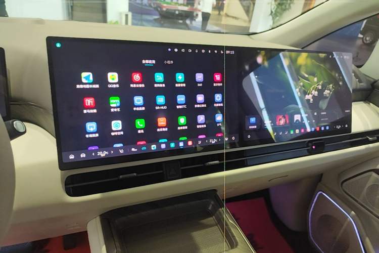 Used Wey Gaoshan 2025 Four-Wheel Drive Alpine 8 Audio And AC Panel