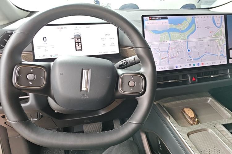 Used Wey Gaoshan 2025 Four-Wheel Drive Alpine 8 Center Console