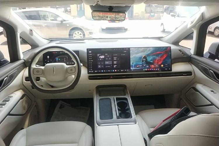 Used Wey Gaoshan 2025 Four-Wheel Drive Alpine 8 Center Console