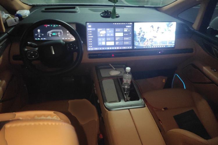 Used Wey Gaoshan 2025 Four-Wheel Drive Alpine 8 Center Console