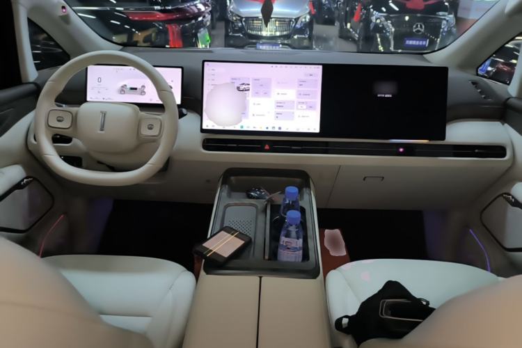 Used Wey Gaoshan 2025 Four-Wheel Drive Alpine 8 Center Console