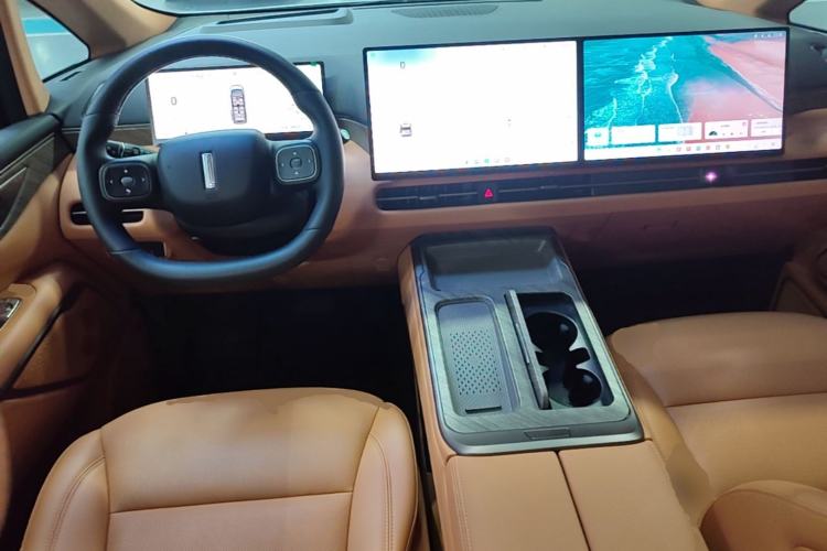 Used Wey Gaoshan 2025 Four-Wheel Drive Alpine 8 Center Console