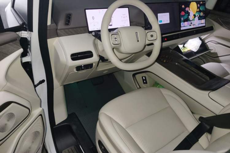 Used Wey Gaoshan 2025 Four-Wheel Drive Alpine 8 Center Console