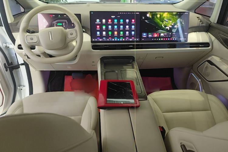Used Wey Gaoshan 2025 Four-Wheel Drive Alpine 8 Center Console