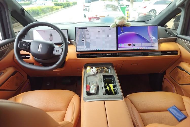 Used Wey Gaoshan 2025 Four-Wheel Drive Alpine 8 Center Console