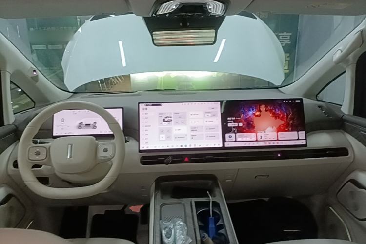 Used Wey Gaoshan 2025 Four-Wheel Drive Alpine 8 Center Console