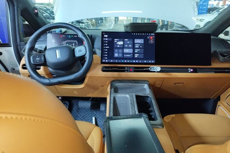 Used Wey Gaoshan 2025 Four-Wheel Drive Alpine 8 Center Console