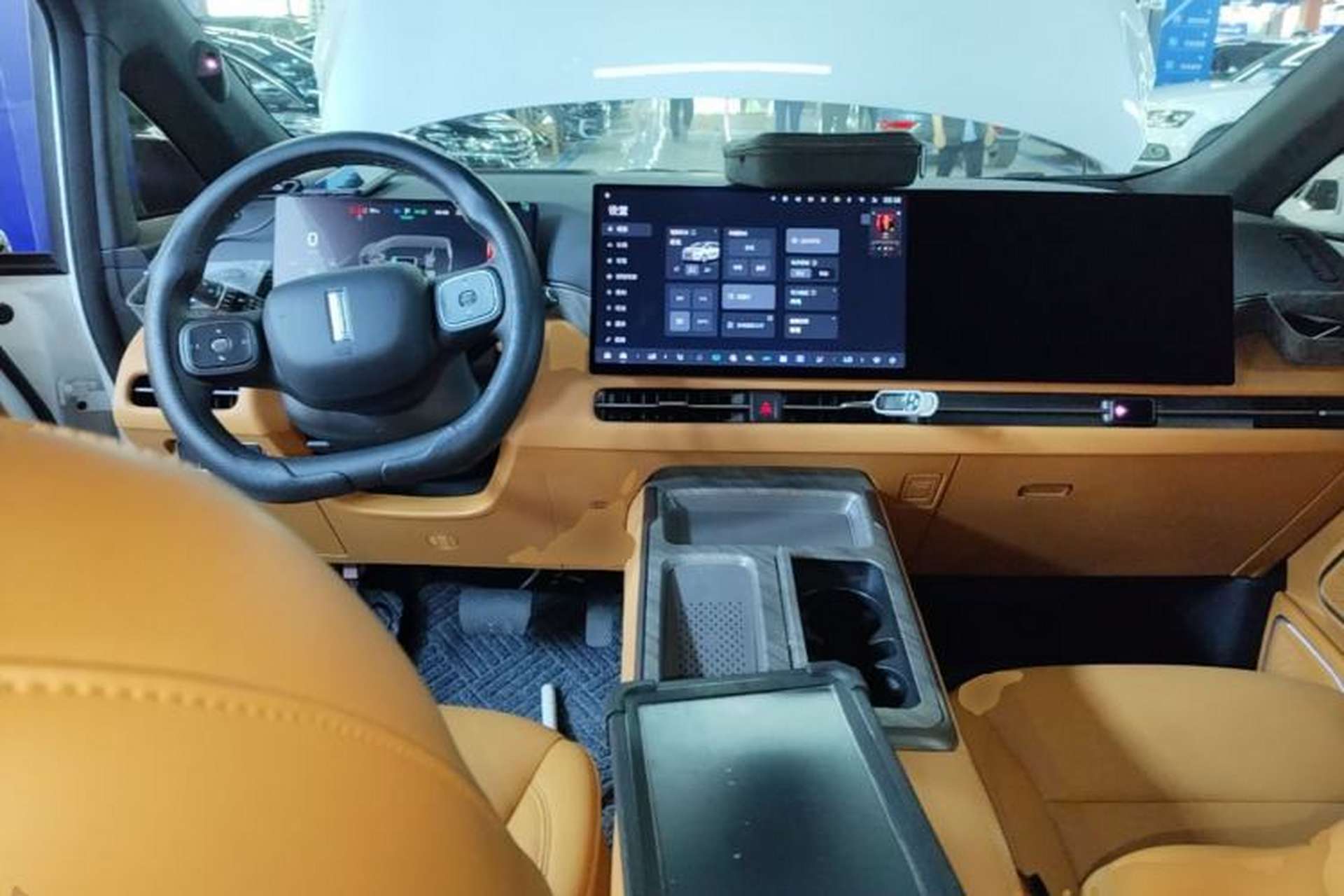 Used Wey Gaoshan 2025 Four-Wheel Drive Alpine 8 Center Console