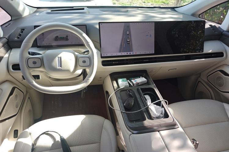 Used Wey Gaoshan 2025 Four-Wheel Drive Alpine 8 Center Console