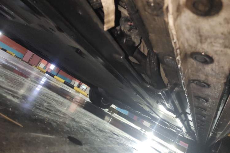 Used Wey Gaoshan 2025 Four-Wheel Drive Alpine 8 Chassis Front Left