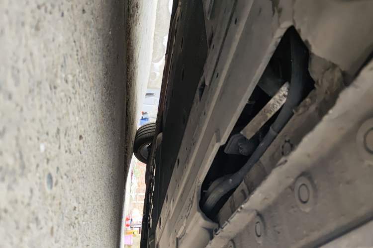 Used Wey Gaoshan 2025 Four-Wheel Drive Alpine 8 Chassis Front Left